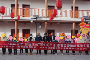 區(qū)婦聯(lián)、團(tuán)區(qū)委、長(zhǎng)田人樂(lè)善行公益服務(wù)中心聯(lián)合開(kāi)展“把愛(ài)帶回家——‘聆聽(tīng)童音 護(hù)苗成長(zhǎng)’春節(jié)關(guān)愛(ài)困境兒童”主題活動(dòng)